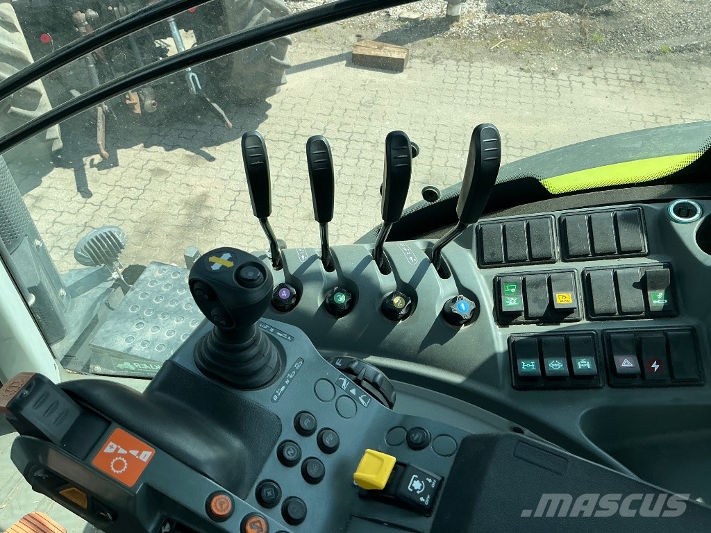 CLAAS Axion 830 CIS 트랙터