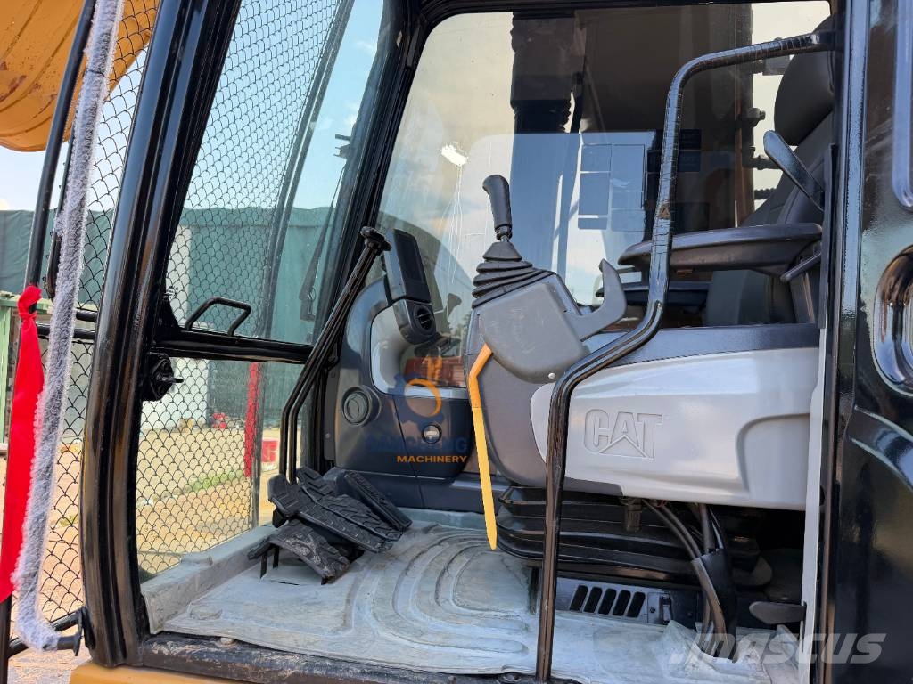 CAT 320D2 履带挖掘机