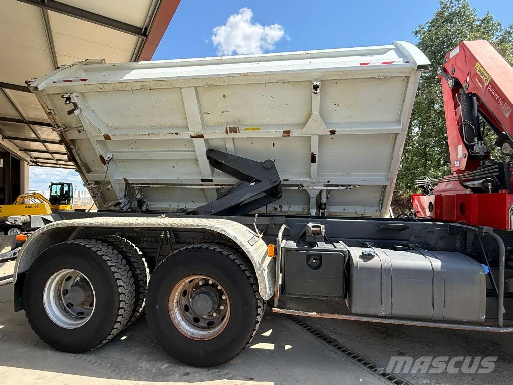 Renault Kerax 410 DXI, Crane HMF 130, remote control Camiones bañeras basculantes o volquetes