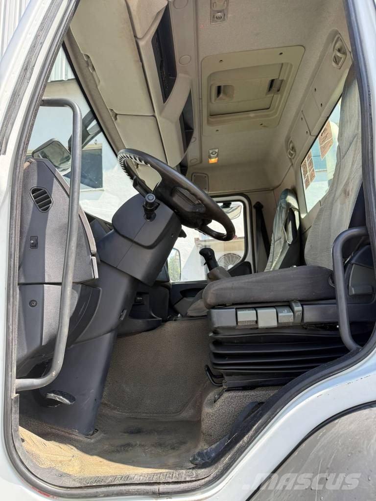 Renault Kerax 410 DXI, Crane HMF 130, remote control Camiones bañeras basculantes o volquetes