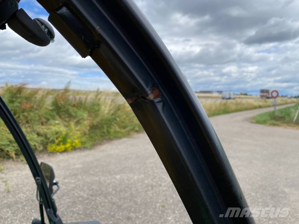 John Deere GATOR HPX815E-4x4 Diesel endommagé ユーティリティー機械