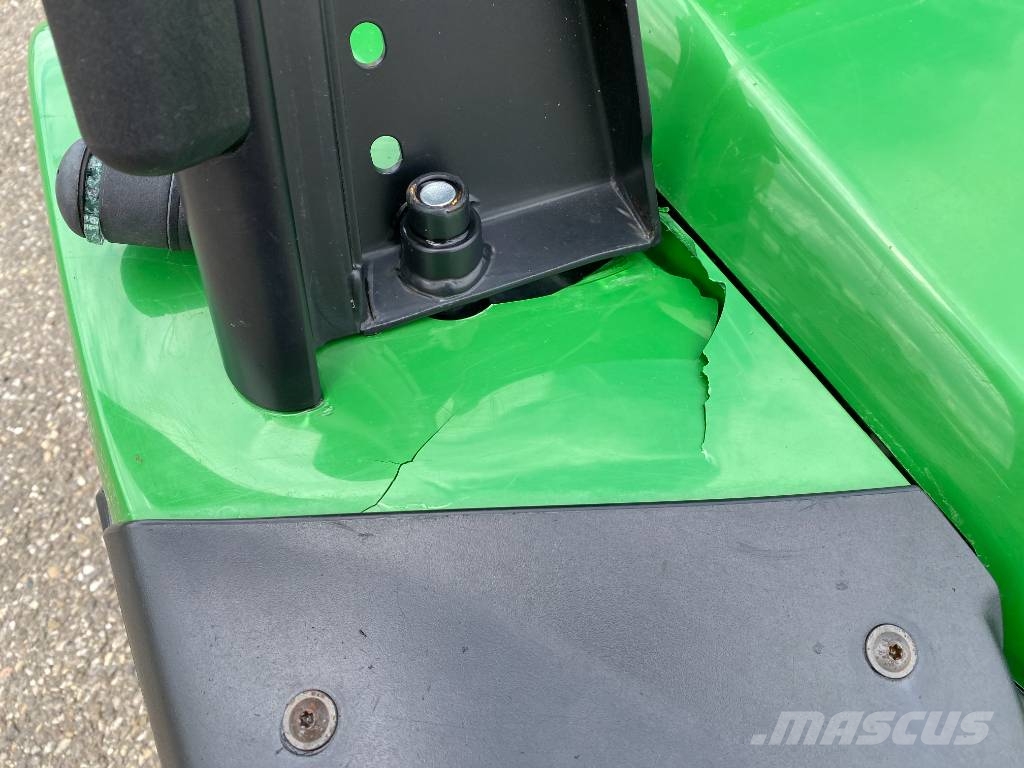 John Deere GATOR HPX815E-4x4 Diesel endommagé ユーティリティー機械