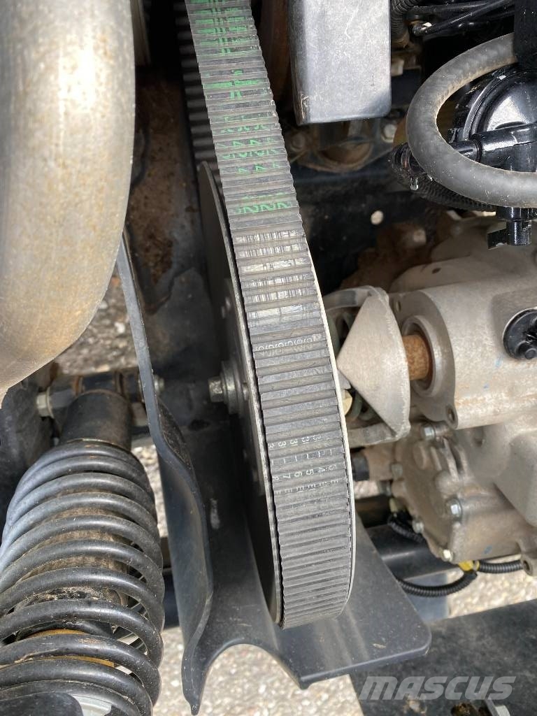 John Deere GATOR HPX815E-4x4 Diesel endommagé ユーティリティー機械