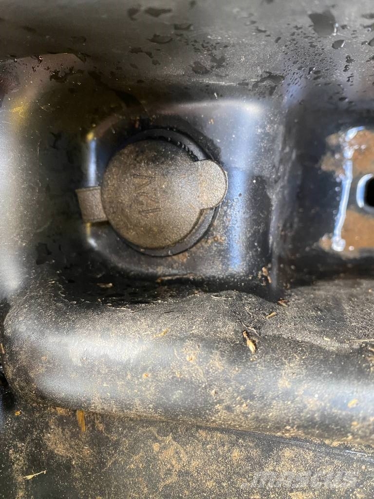 John Deere GATOR HPX815E-4x4 Diesel endommagé ユーティリティー機械