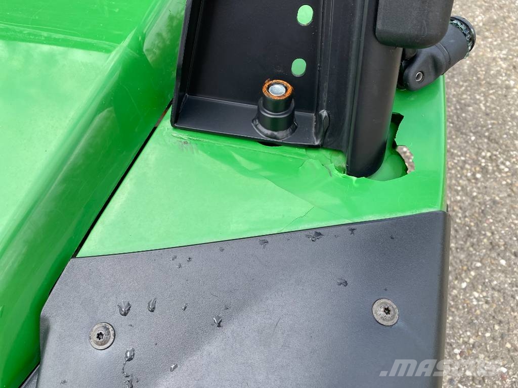 John Deere GATOR HPX815E-4x4 Diesel endommagé ユーティリティー機械