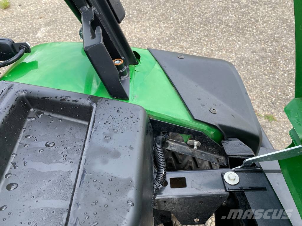 John Deere GATOR HPX815E-4x4 Diesel endommagé ユーティリティー機械