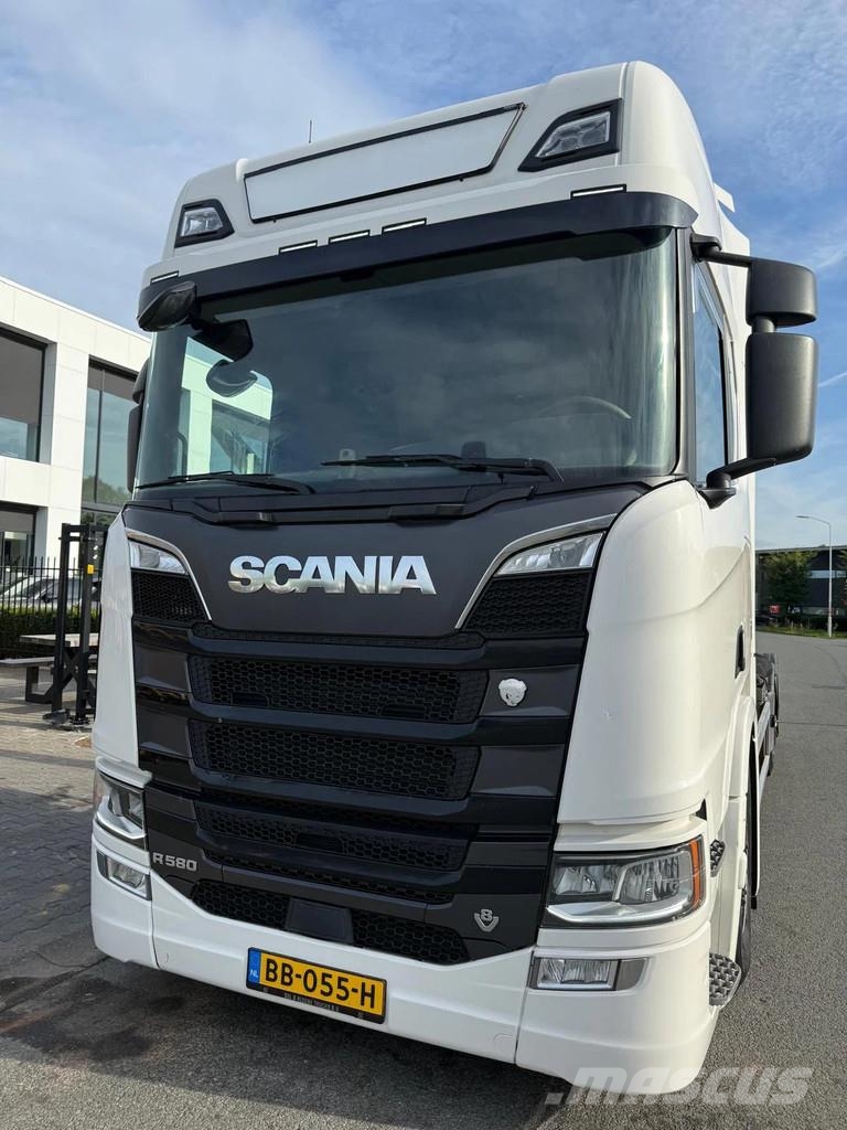 Scania R580 V8 B6X2NB Rol kiper kamioni s kukama za dizanje