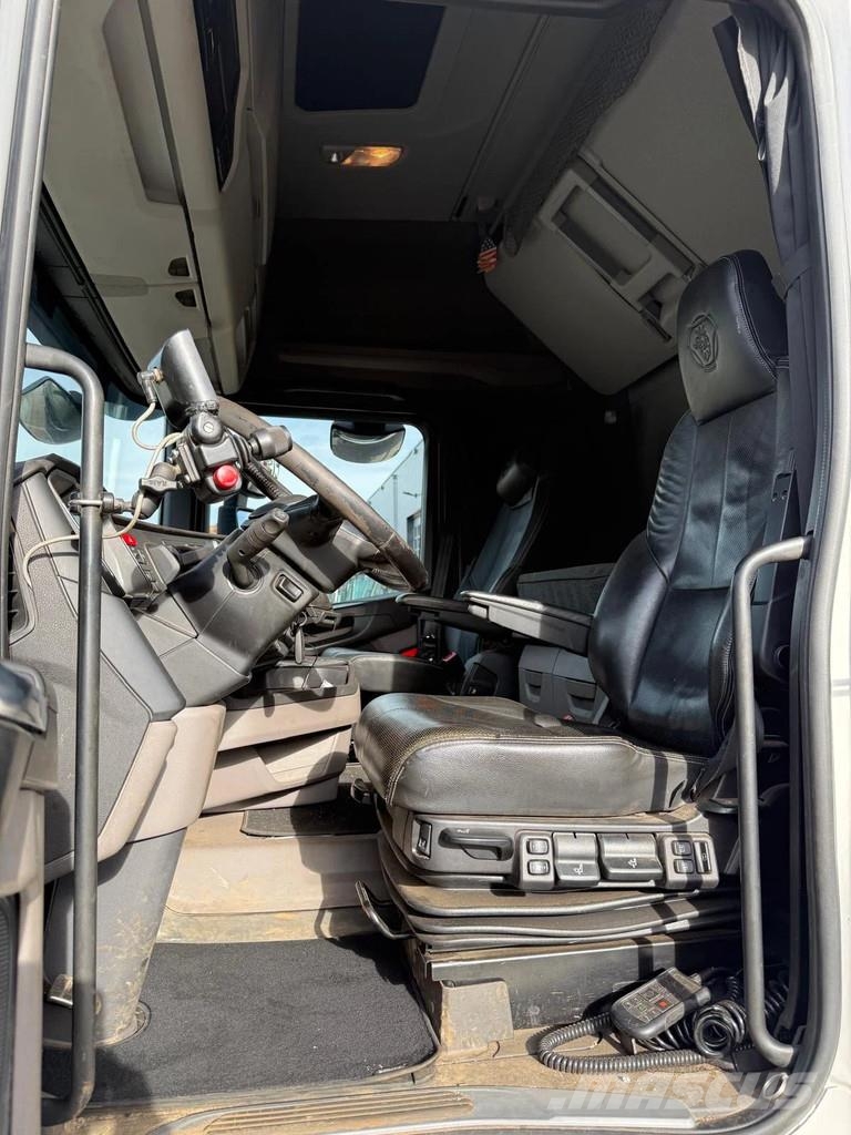 Scania R580 V8 B6X2NB Rol kiper kamioni s kukama za dizanje