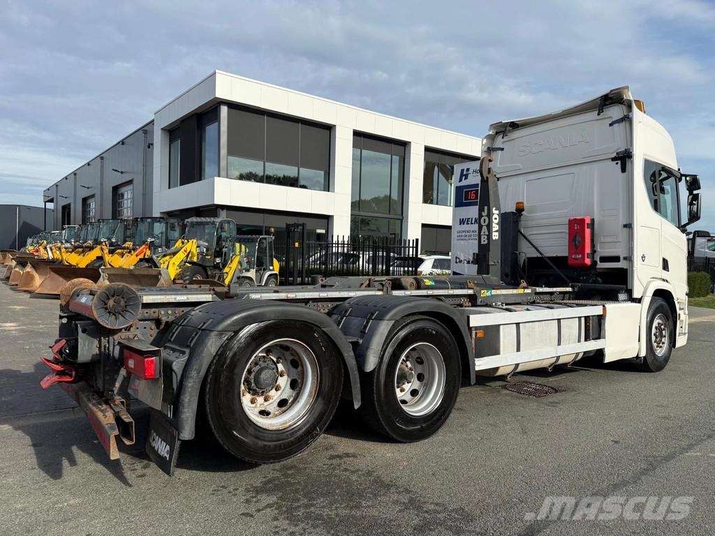 Scania R580 V8 B6X2NB Rol kiper kamioni s kukama za dizanje