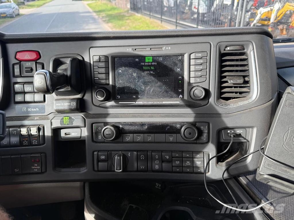 Scania R580 V8 B6X2NB Rol kiper kamioni s kukama za dizanje