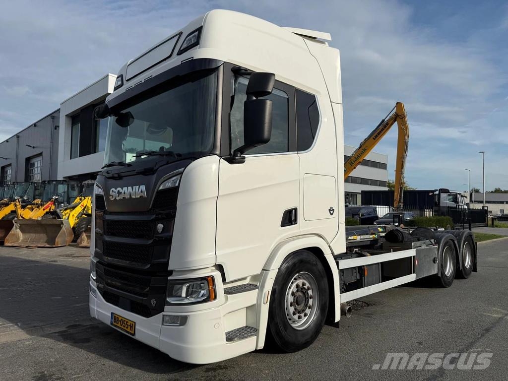 Scania R580 V8 B6X2NB Rol kiper kamioni s kukama za dizanje