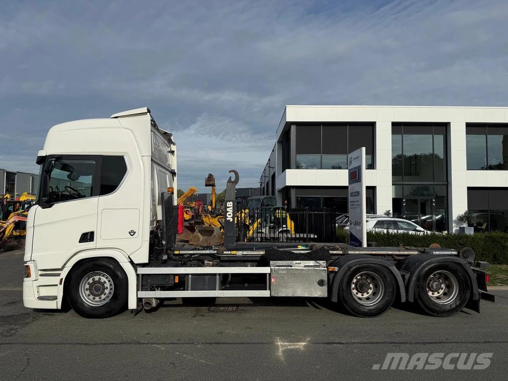 Scania R580 V8 B6X2NB Rol kiper kamioni s kukama za dizanje