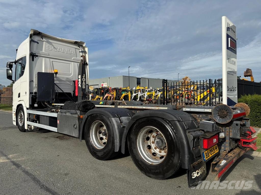 Scania R580 V8 B6X2NB Rol kiper kamioni s kukama za dizanje