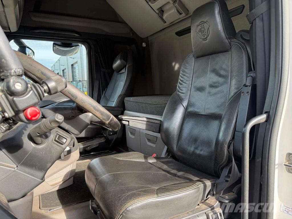 Scania R580 V8 B6X2NB Rol kiper kamioni s kukama za dizanje