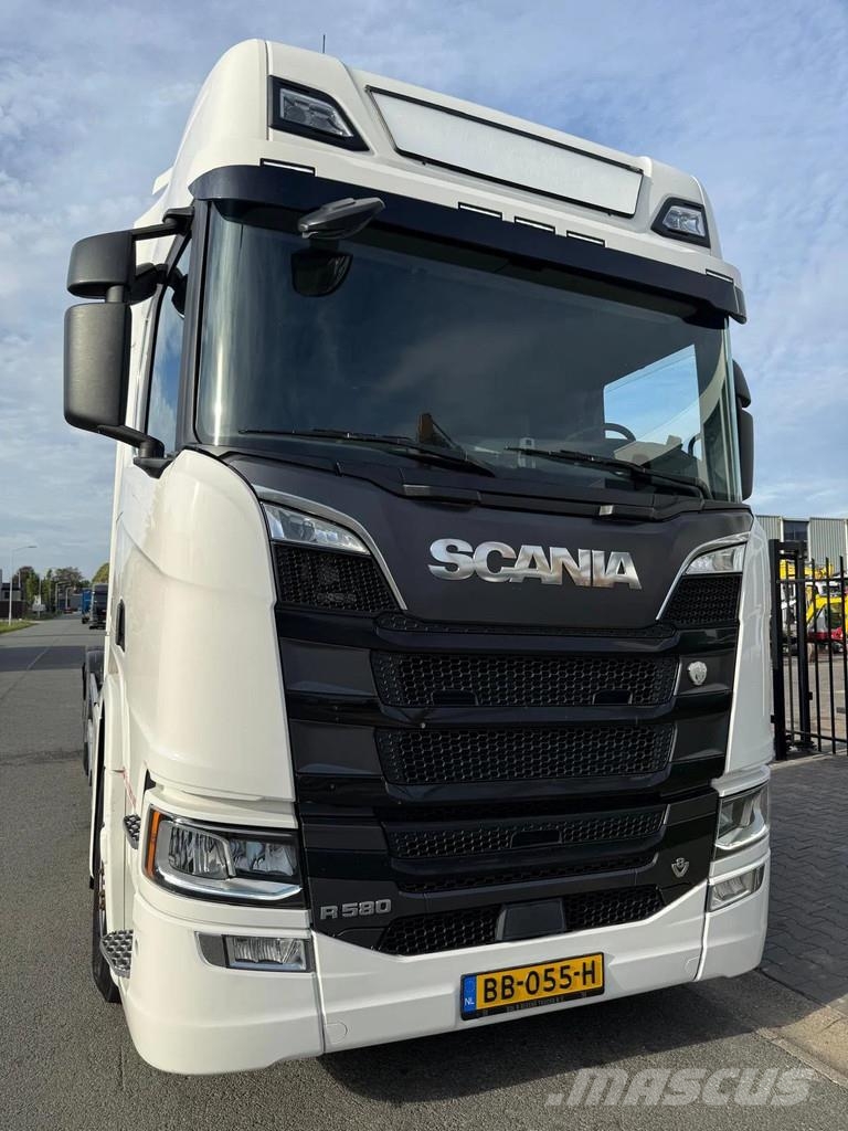 Scania R580 V8 B6X2NB Rol kiper kamioni s kukama za dizanje