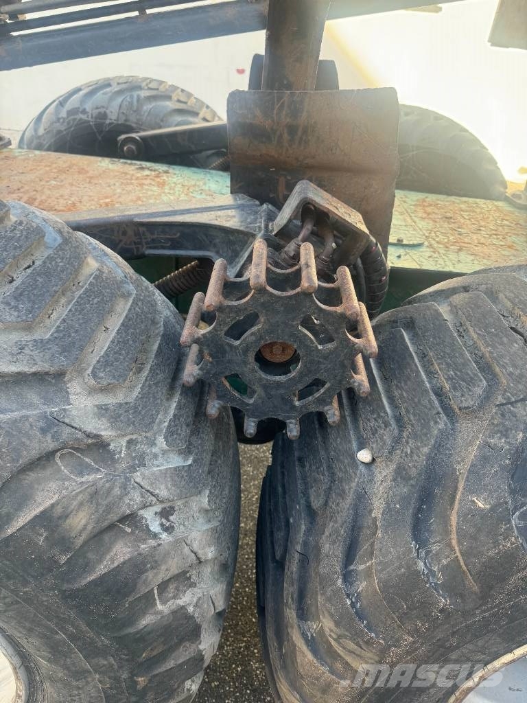 Valtra T 214 D TwinTrac SkyView m. kronos 150 skovvogn Tratores florestais