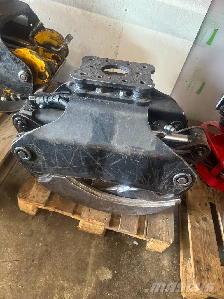 Valtra T 214 D TwinTrac SkyView m. kronos 150 skovvogn Tratores florestais