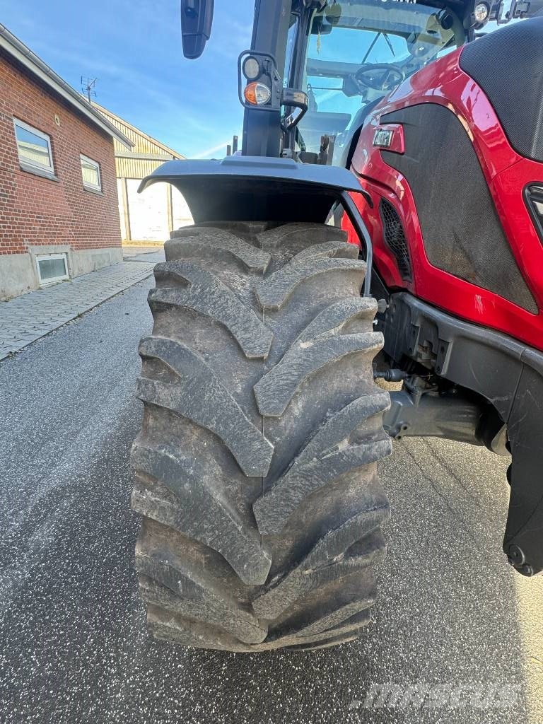 Valtra T 214 D TwinTrac SkyView m. kronos 150 skovvogn Tratores florestais