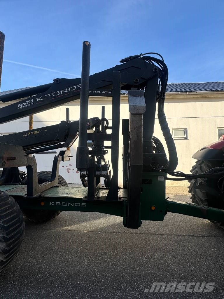 Valtra T 214 D TwinTrac SkyView m. kronos 150 skovvogn Tratores florestais