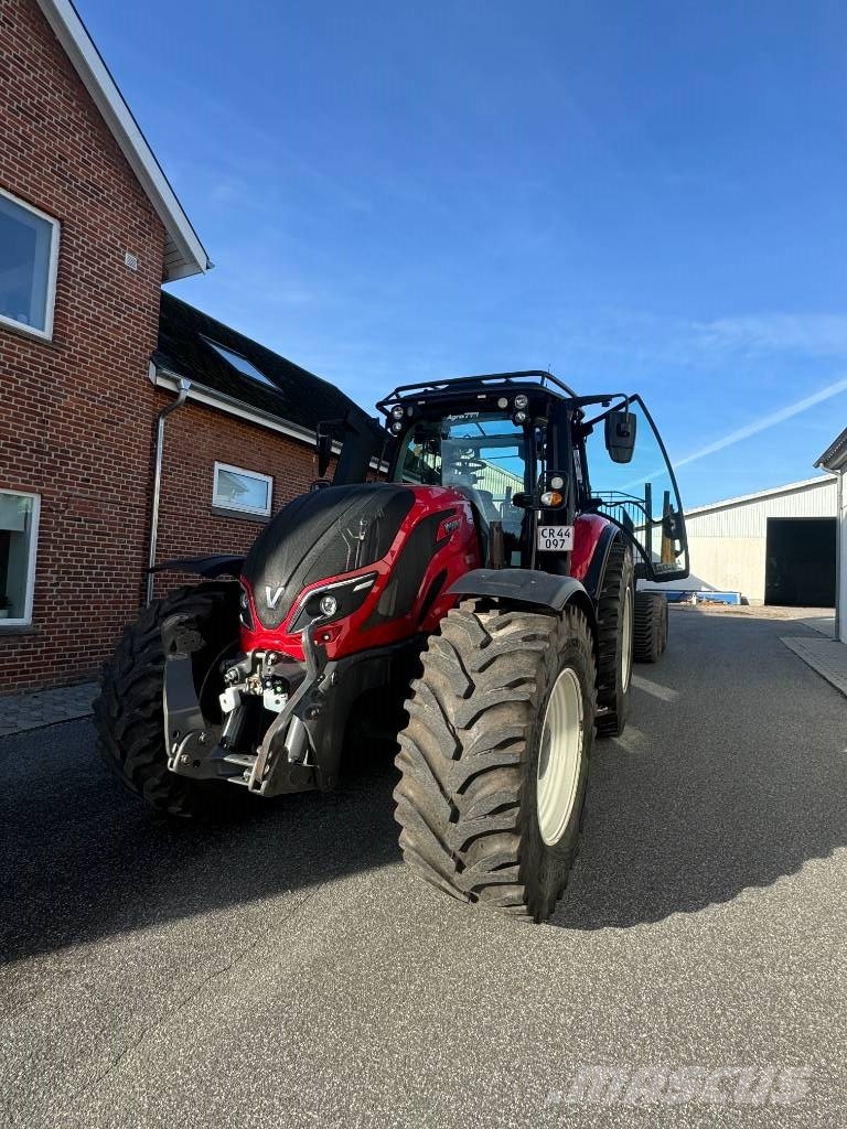 Valtra T 214 D TwinTrac SkyView m. kronos 150 skovvogn Tratores florestais