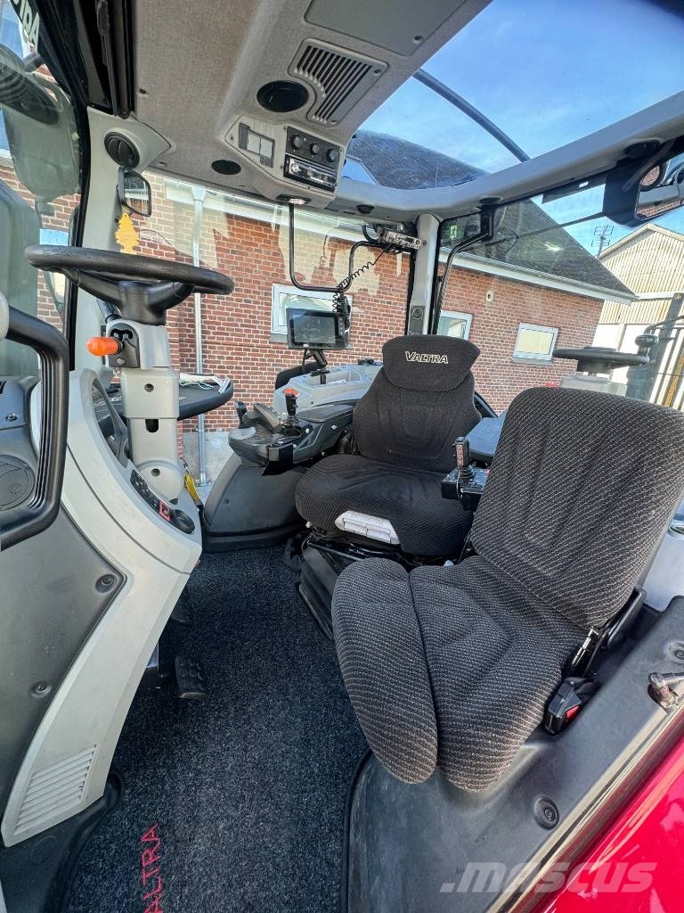 Valtra T 214 D TwinTrac SkyView m. kronos 150 skovvogn Tratores florestais