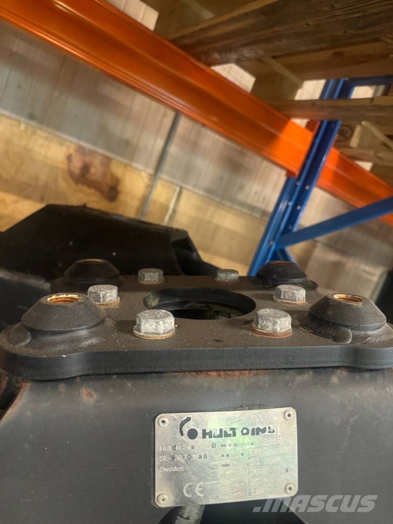 Valtra T 214 D TwinTrac SkyView m. kronos 150 skovvogn Tratores florestais