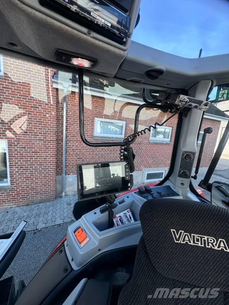 Valtra T 214 D TwinTrac SkyView m. kronos 150 skovvogn Tratores florestais