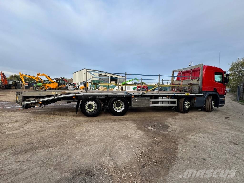 Scania P 410 Kamioni sa ravan platformom / vitlom