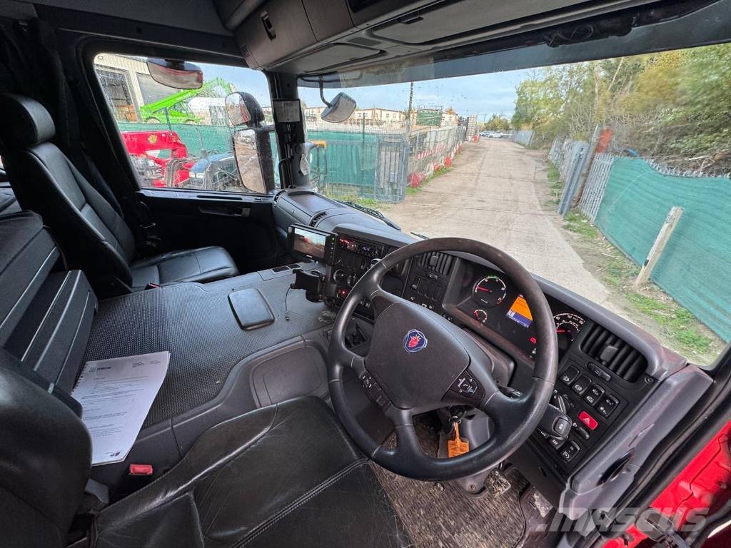 Scania P 410 Kamioni sa ravan platformom / vitlom