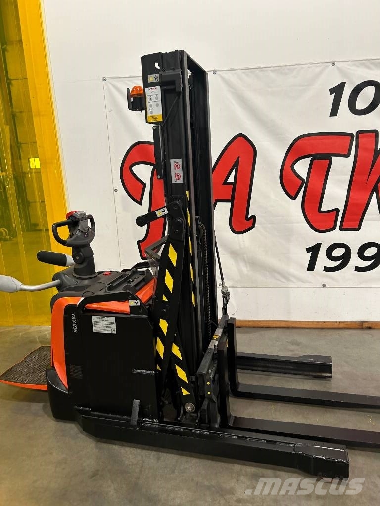 BT SPE120XR. Ledstaplare utskjut 1200kg. 3300mm Käyden ajettavat pinoamistrukit