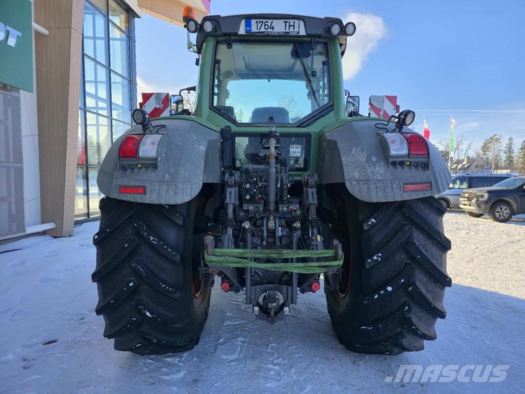 Fendt 828 Vario SCR Profi Plus Трактори