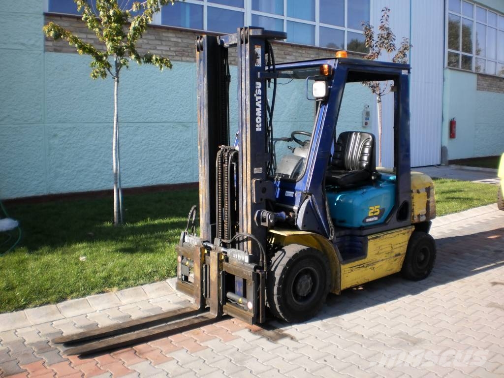 Komatsu FD25T-14 LEO+         V-1938 Дизельні навантажувачі