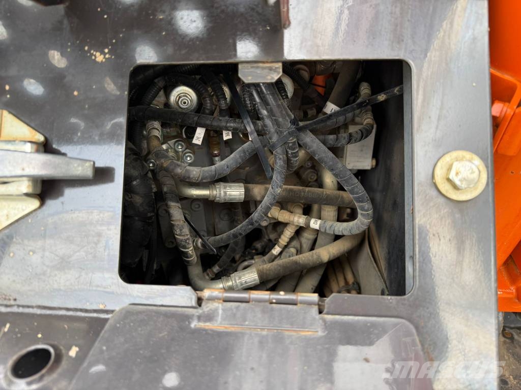 Hitachi ZX135USBL-7 Bageri gusjeničari