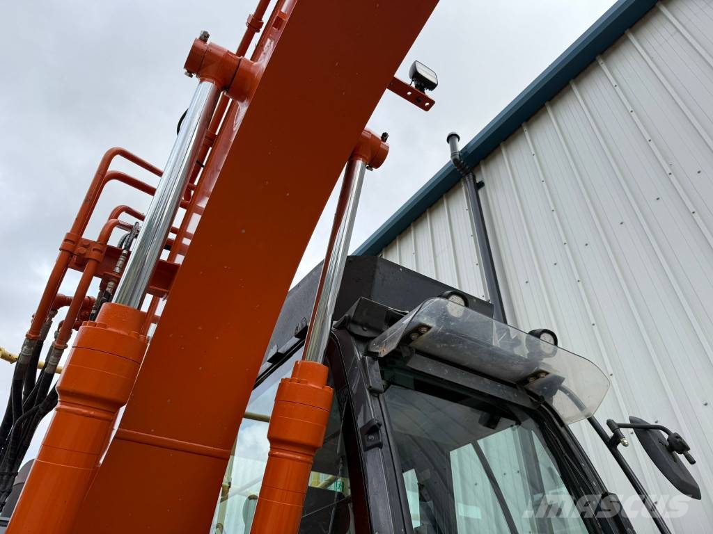 Hitachi ZX135USBL-7 Bageri gusjeničari