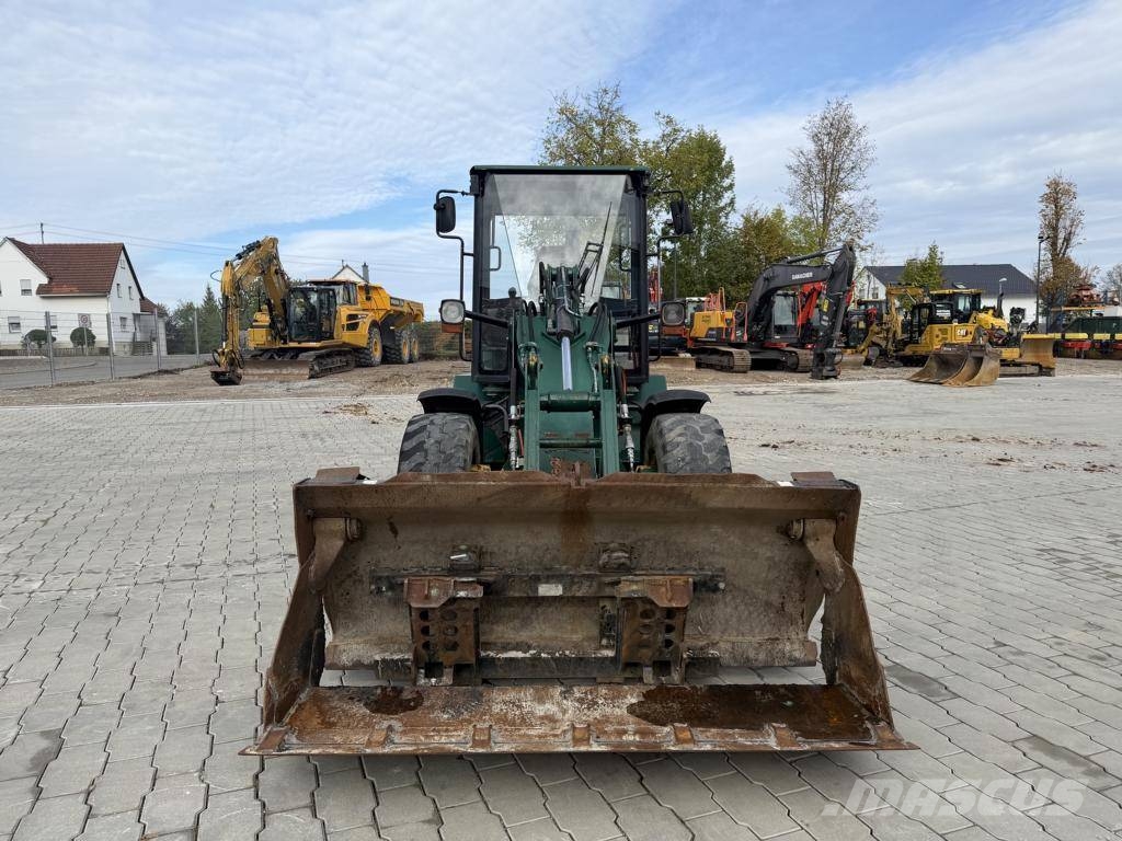 CAT 906 Radlader