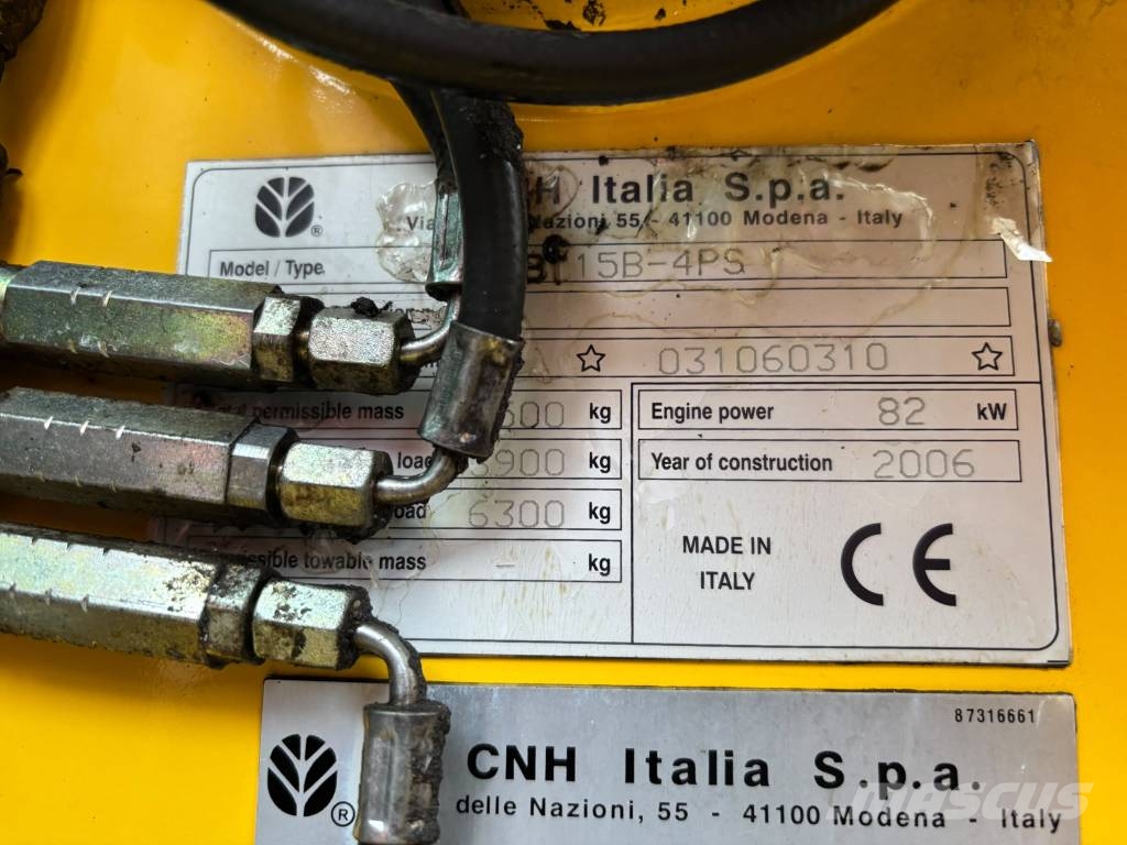 New Holland LB 115 B-4 PS/ Kallistaja, 2 kauhaa, Hyd-piikit Ekskavaatorlaadurid