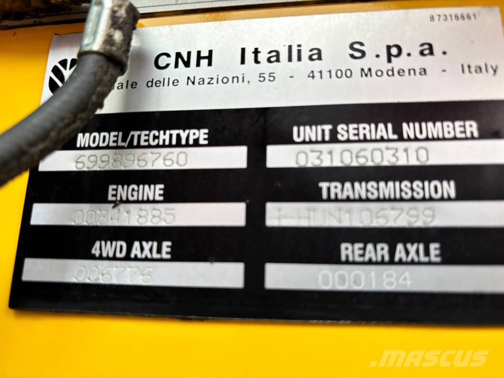 New Holland LB 115 B-4 PS/ Kallistaja, 2 kauhaa, Hyd-piikit Ekskavaatorlaadurid