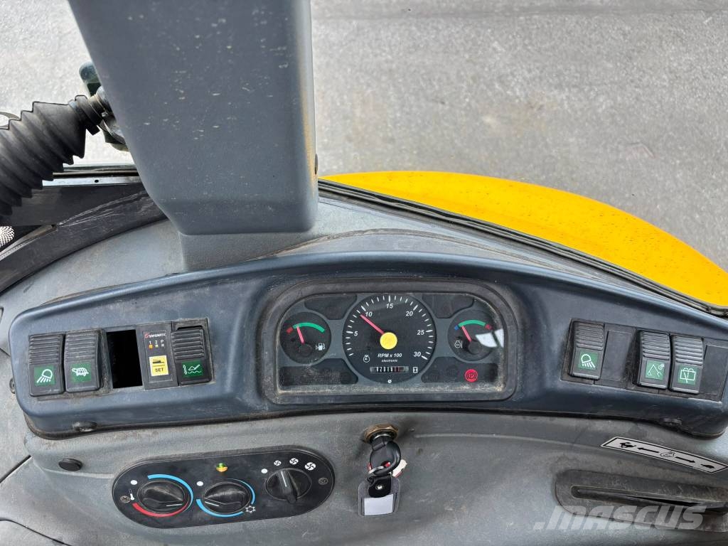 New Holland LB 115 B-4 PS/ Kallistaja, 2 kauhaa, Hyd-piikit Ekskavaatorlaadurid