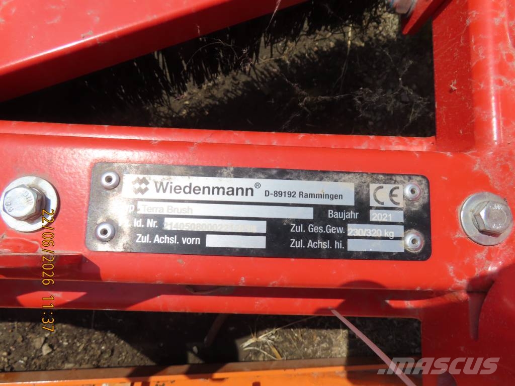Antonio Carraro TTR 4400 HST II traktor + tartozékok Трактори