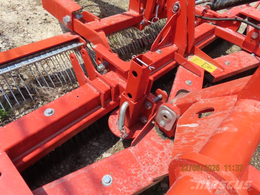 Antonio Carraro TTR 4400 HST II traktor + tartozékok Трактори