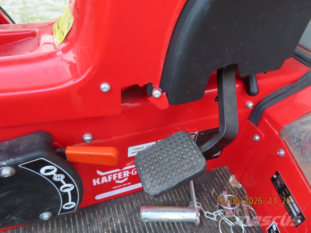 Antonio Carraro TTR 4400 HST II traktor + tartozékok Трактори