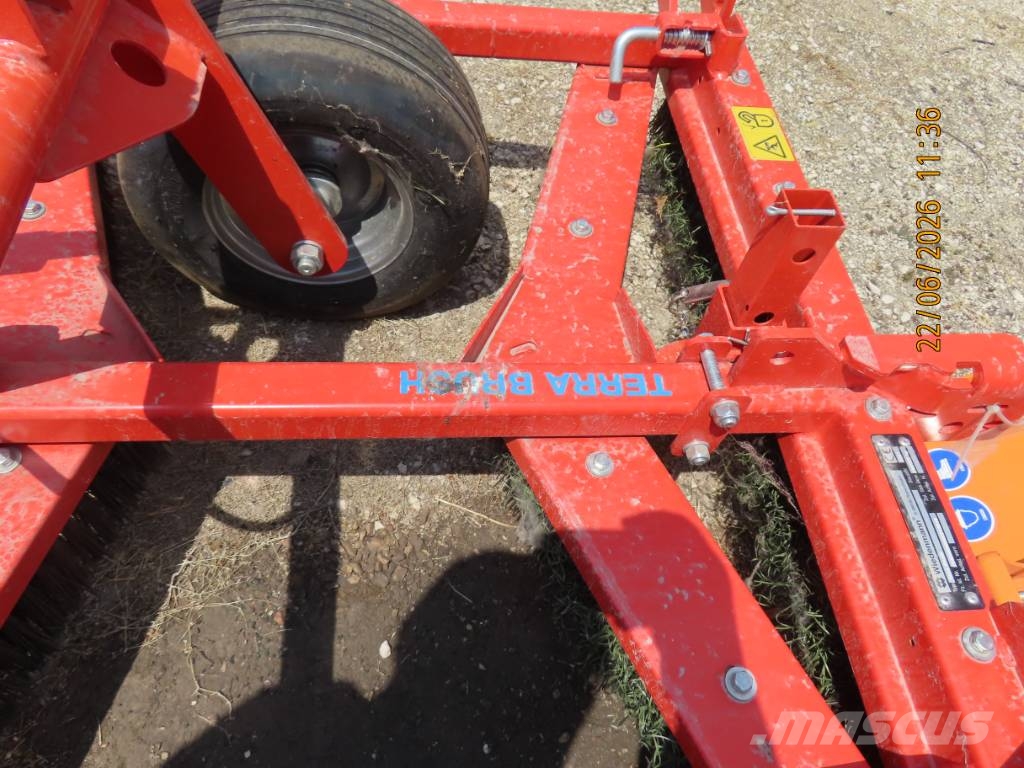 Antonio Carraro TTR 4400 HST II traktor + tartozékok Трактори