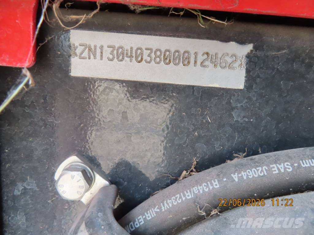 Antonio Carraro TTR 4400 HST II traktor + tartozékok Трактори