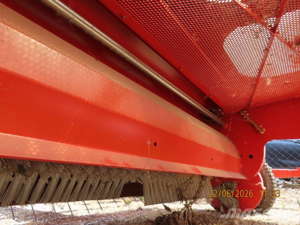 Antonio Carraro TTR 4400 HST II traktor + tartozékok Трактори