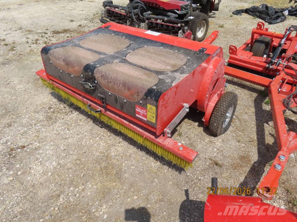 Antonio Carraro TTR 4400 HST II traktor + tartozékok Трактори