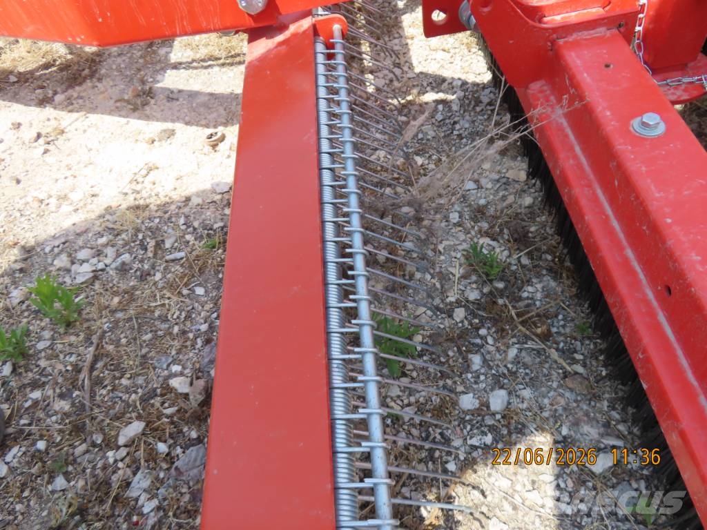 Antonio Carraro TTR 4400 HST II traktor + tartozékok Трактори