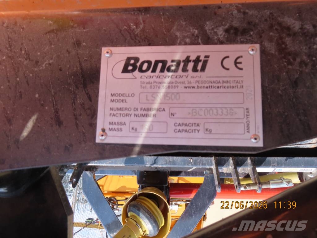 Antonio Carraro TTR 4400 HST II traktor + tartozékok Трактори