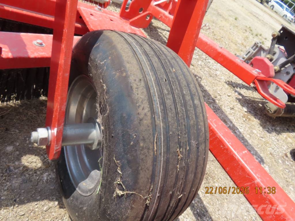 Antonio Carraro TTR 4400 HST II traktor + tartozékok Трактори