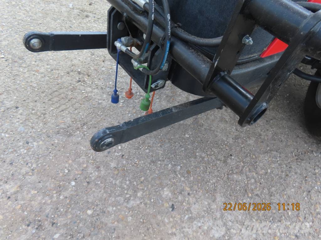 Antonio Carraro TTR 4400 HST II traktor + tartozékok Трактори