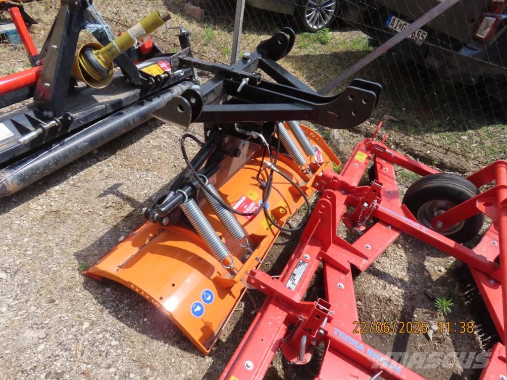 Antonio Carraro TTR 4400 HST II traktor + tartozékok Трактори